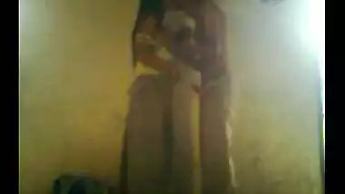 Desi bhabhi hardcore chudai MMS with her Indian young tenant