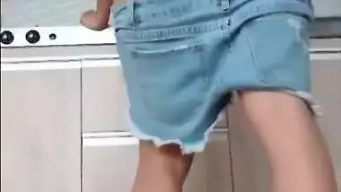 Booty Shorts Striptease With Dancing And Twerking . Culona Estriptis Y Bailando