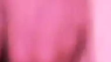 Indian doesn't hide her XXX boobs and opens them for a sex video