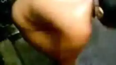 Indian caught porn! Desi babe bathing outdoors MMS XXX video out