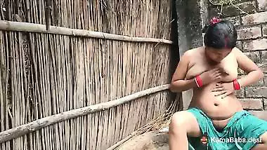 Nude Bhabhi gives a blowjob to her Devar in a desi sex video