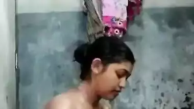 Sexy Desi Bhabhi Record Her Bathing Video For Lover