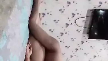 Homemade XXX video where Desi possessor of juicy body gets banged