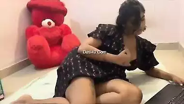 Roomie films porn video after finding out that busty Desi is a webcam girl