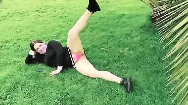 Puta Exhibicionista Me Lleva Al Parque Para Que Grabe Ensenando Sus Tangas Y Su Concha Par3