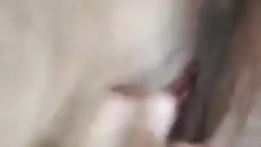Naked Indian holds camera with one hand and fingers XXX hole with another