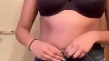 Today Exclusive- Sexy Nri Bhabhi Showing Her Boobs & Pussy And Blowjob Part 3