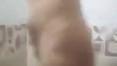 Tall Indian XXX girl takes off her clothes and shows amazing body
