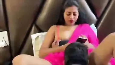 Gigolo licks slut Siya’s pussy in desi sex video