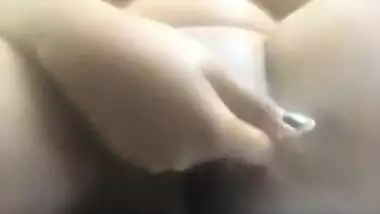 Horny desi girl very sexy and erotic pussy fingering by self