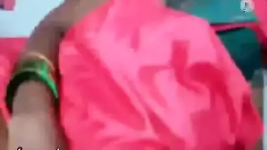 Rakhi Aunty Apne Pati Ko Kaam Pe Bej Ne Ke Baad Chudti Thi