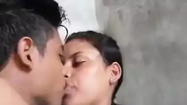 Indian whore gives sexual joy to boy just allowing him to kiss lips