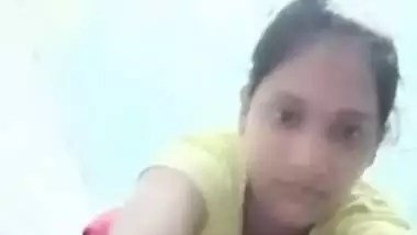 Desi girl's boobes and pussy in MMS video of private XXX show