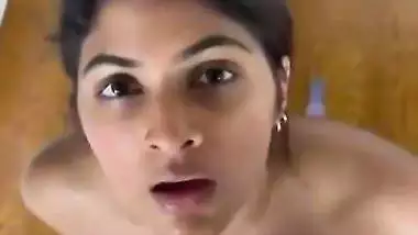 Man gets a Tamil blowjob from a Chennai girl and pees on her