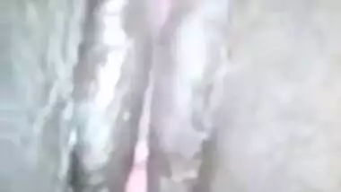 Indian girl exposes her slit in front of the mirror in close-up porn