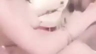 Husband drills wet slit of his young Desi wife for live XXX show