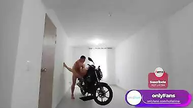Le Pido Al Primo De Mi Novio Que Me Grabe Teniendo Sexo En Su Motocicleta En Medellin Colombia - Alex Adams