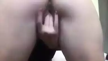 Desi sex sites showing hawt cutie in nature's garb and fingering herself