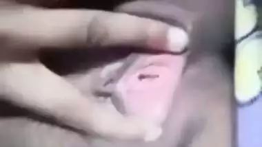 Video XXX call of sexy Bangladeshi girl showing her virgin Desi cunt