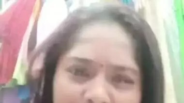 Hottest Tamil Desi XXX girl shows her amazing boobs on cam MMS