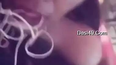 Solo XXX show Desi minx who boasts about body and masturbates with toy