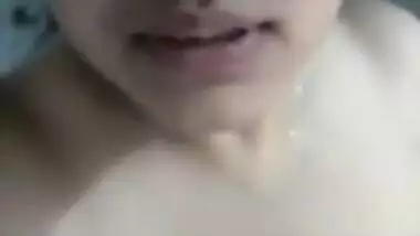 Paki chudai chick pulls towel down exposing XXX boob to sex viewers