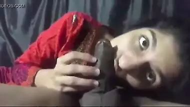 Tamil sex video of a slim bhabhi satisfying husband with a blowjob
