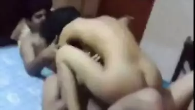 Senior boys aur junior ke group chudai ki Hindi blue film