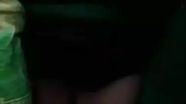Teen Desi chick gets it on alone with toothbrush in solo XXX show
