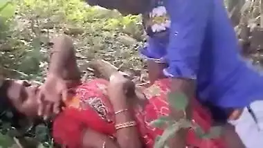 Odia outdoor sex MMS video of slut having sex with client