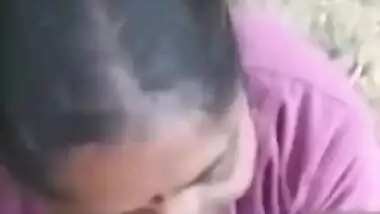 Sful Desi slut pleases the man with wet XXX blowjob outdoors