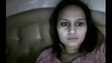 Hot NRI Indian Girl On Webcam Possing her Boobs & Pussy To Lover