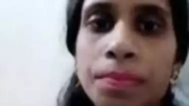 Skinny Desi XXX aunty showing her big pink pussy hole on cam