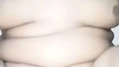 Mature chubby auntie gets her fat XXX twat plowed hard by Desi dude