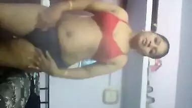 Chubby Desi girl motivates BF to have sex by showing big XXX booty