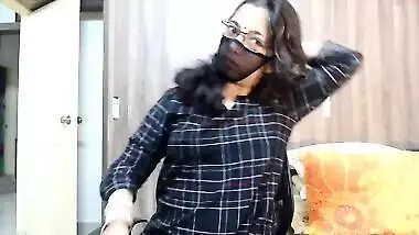 Desi cam girl opens checkered shirt to expose perky tits to XXX fans