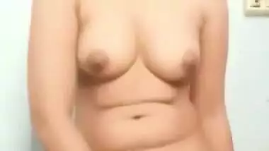 Horny girl hardcore pussy fingering on selfie cam
