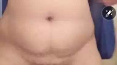 Gujrati Desi XXX whore showing her huge boobs and pussy on cam