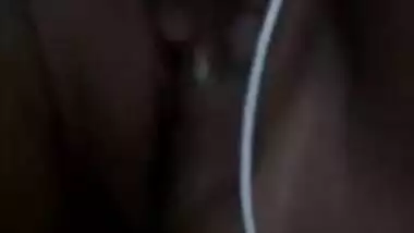 Horny Paki girl shows XXX orifice to boyfriend via video chat