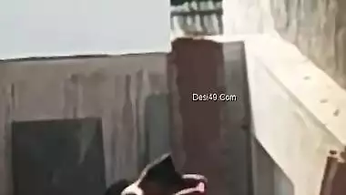 Exclusive- Desi Bhabhi Out Door Bathing Record By