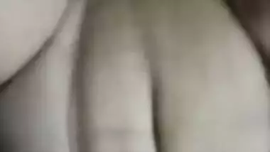 Fat Desi woman solo XXX show where she is nailed by guy on the floor