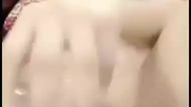 Nude Desi webcam whore fucks her both XXX holes with a big bottle