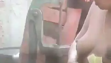 Neighbor aunty bathing with son entering viral MMS