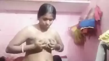Chubby Indian girl squeezes XXX jugs during video call with Desi BF