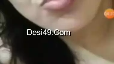 XXX video of Indian aunty who is proud of natural boobs and her cherry