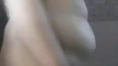 Desi mom is still in the loop and wants to make her own sex video