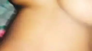 Cute XXX couple has hot sex and makes an MMS video for Desi audience