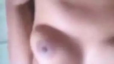 Indian bitch is ready for sex and she shows it in XXX video