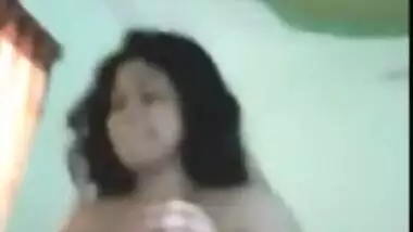 Client drills the plump Desi to XXX orgasm in this close-up MMS video