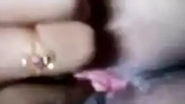 It isn't a problem for the Desi to show tits and pussy to her lover